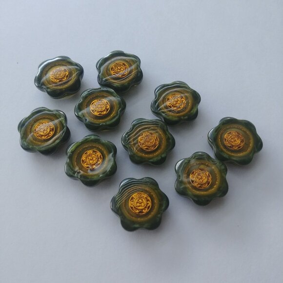 4/$20 Set of ten 10 glossy dark green floral buttons with gold detail - Picture 1 of 7